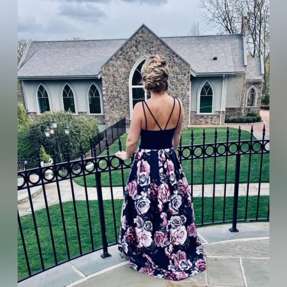 Xscape navy blue/pink floral evening gown with subtle train Size 2
